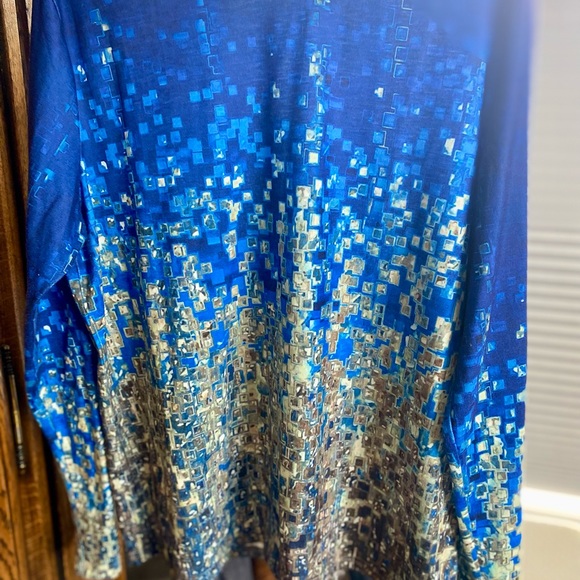 Exclusive Woman’s Long Sleeve Top XL - Picture 2 of 3